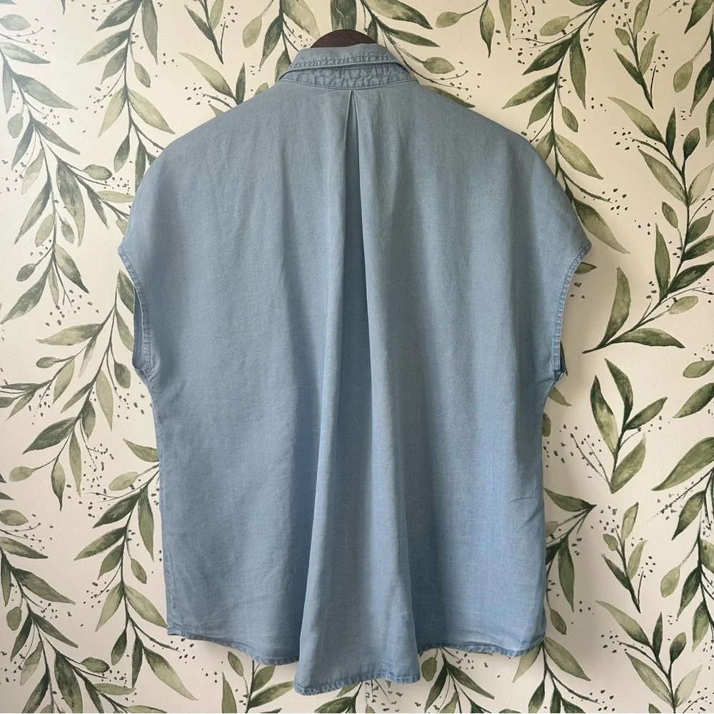 Calvin Klein Cap Sleeve Button Down. Size Large. - Picture 2 of 7